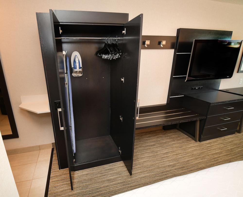 Holiday Inn Express Hotel & Suites Grand Forks By Ihg Eksteriør billede