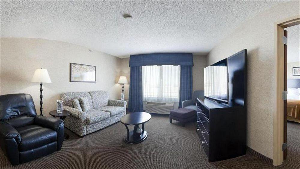 Holiday Inn Express Hotel & Suites Grand Forks By Ihg Eksteriør billede