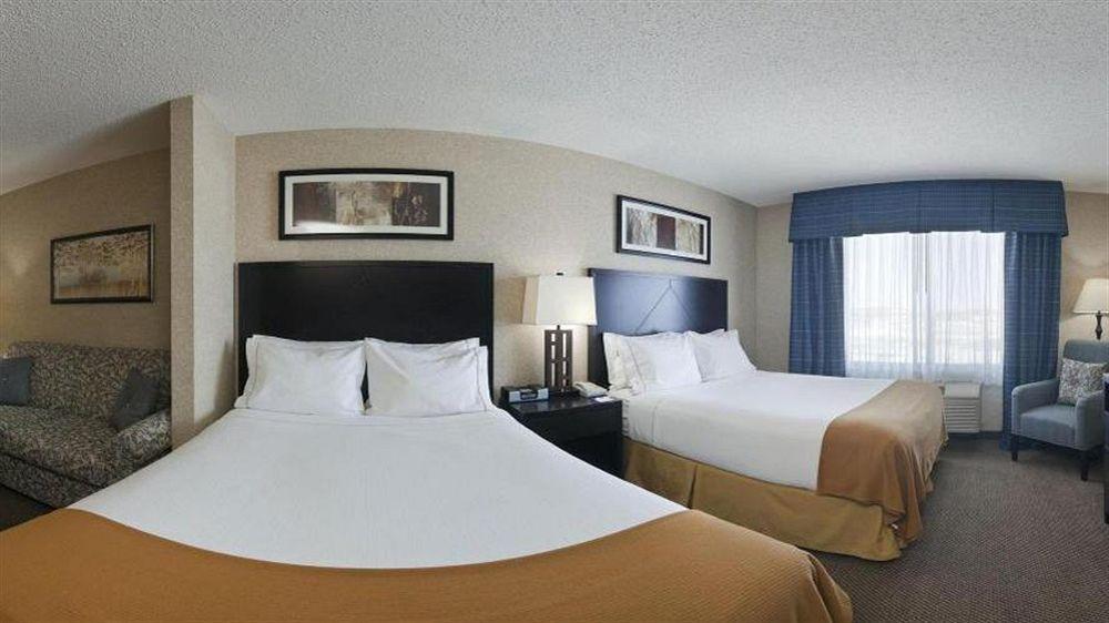 Holiday Inn Express Hotel & Suites Grand Forks By Ihg Eksteriør billede