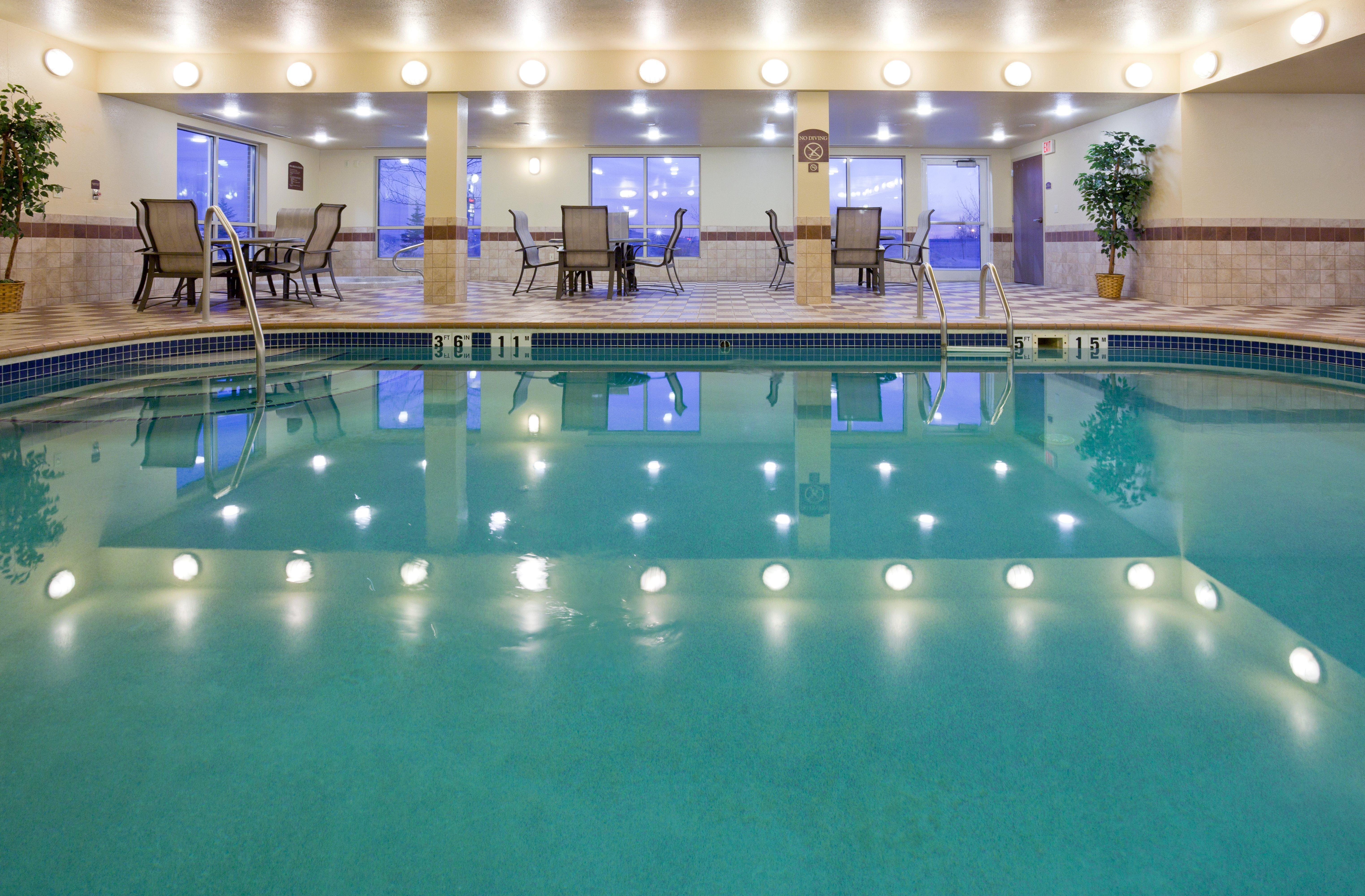 Holiday Inn Express Hotel & Suites Grand Forks By Ihg Eksteriør billede