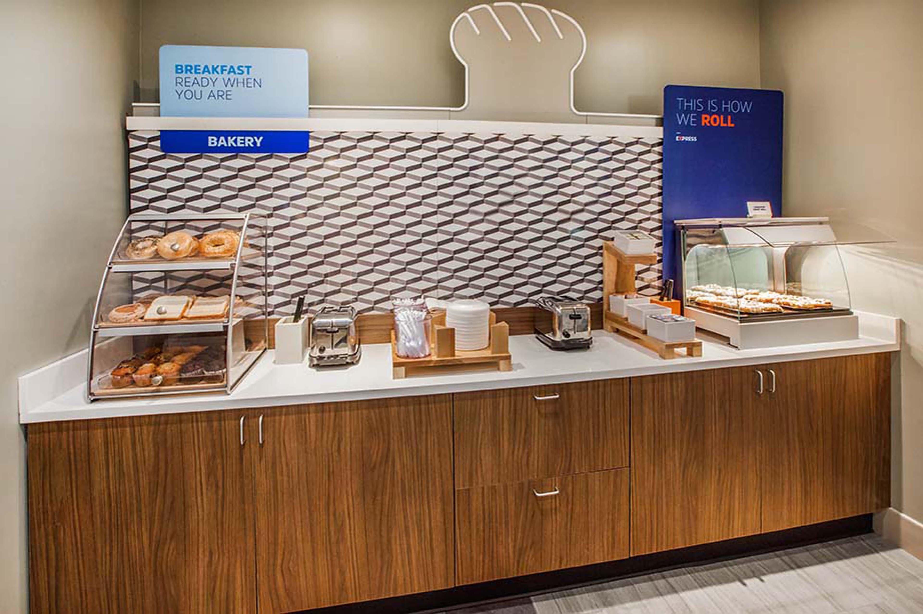 Holiday Inn Express Hotel & Suites Grand Forks By Ihg Eksteriør billede