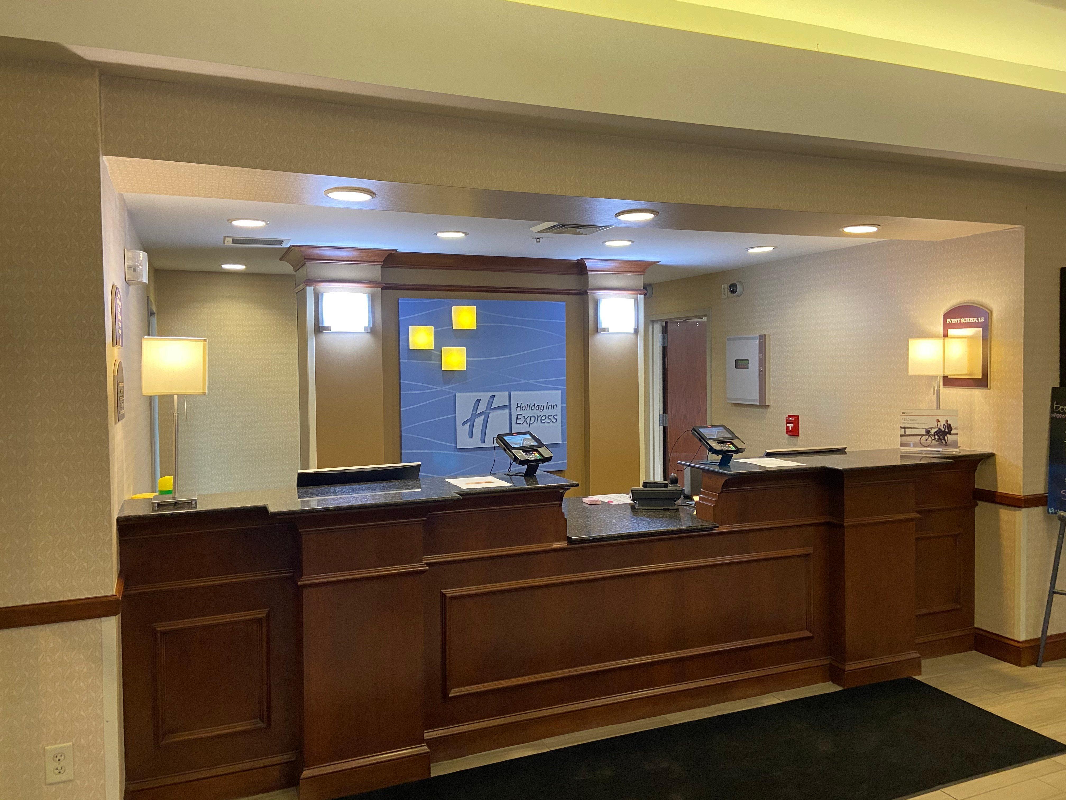 Holiday Inn Express Hotel & Suites Grand Forks By Ihg Eksteriør billede