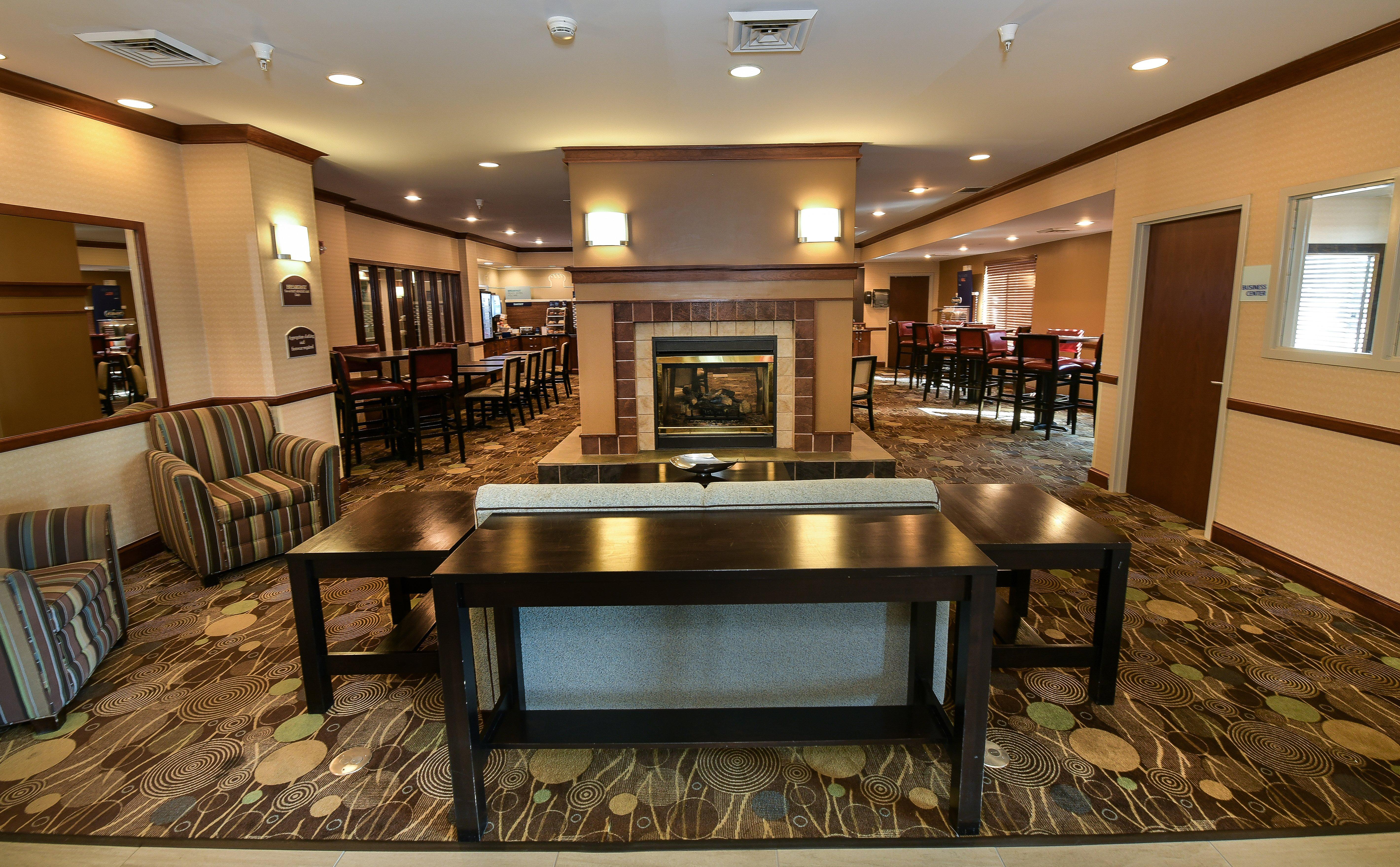 Holiday Inn Express Hotel & Suites Grand Forks By Ihg Eksteriør billede