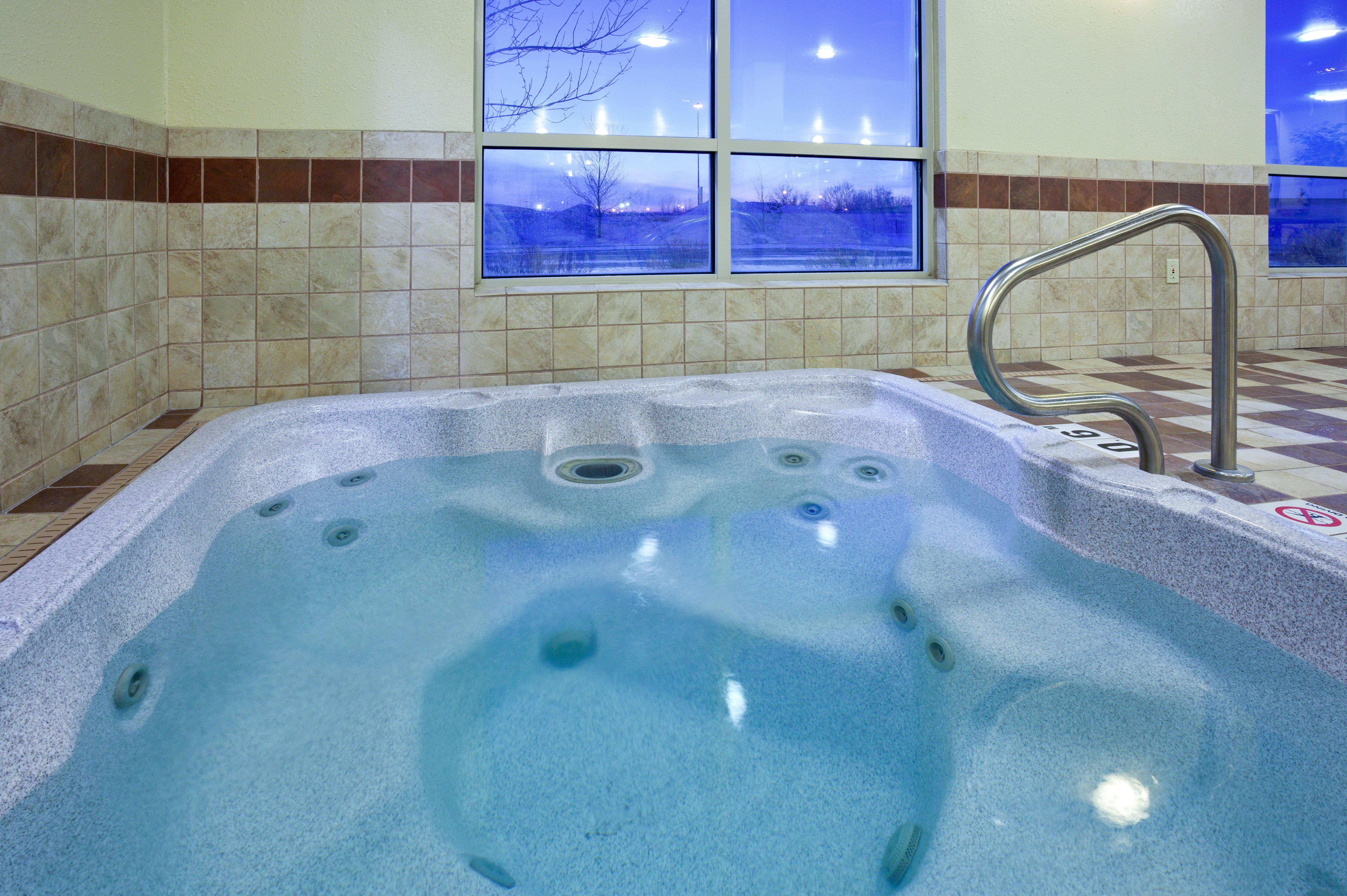 Holiday Inn Express Hotel & Suites Grand Forks By Ihg Eksteriør billede