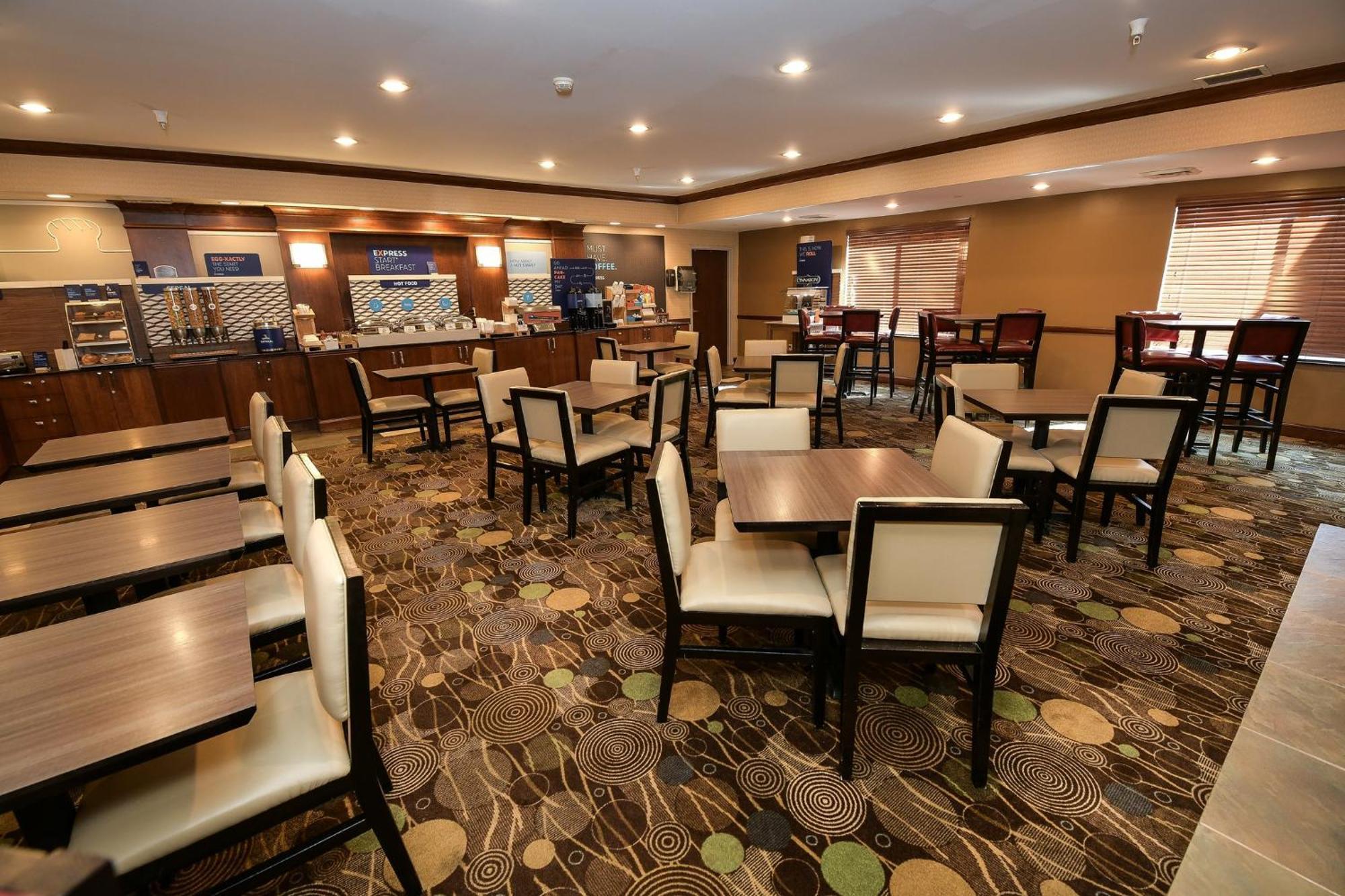 Holiday Inn Express Hotel & Suites Grand Forks By Ihg Eksteriør billede