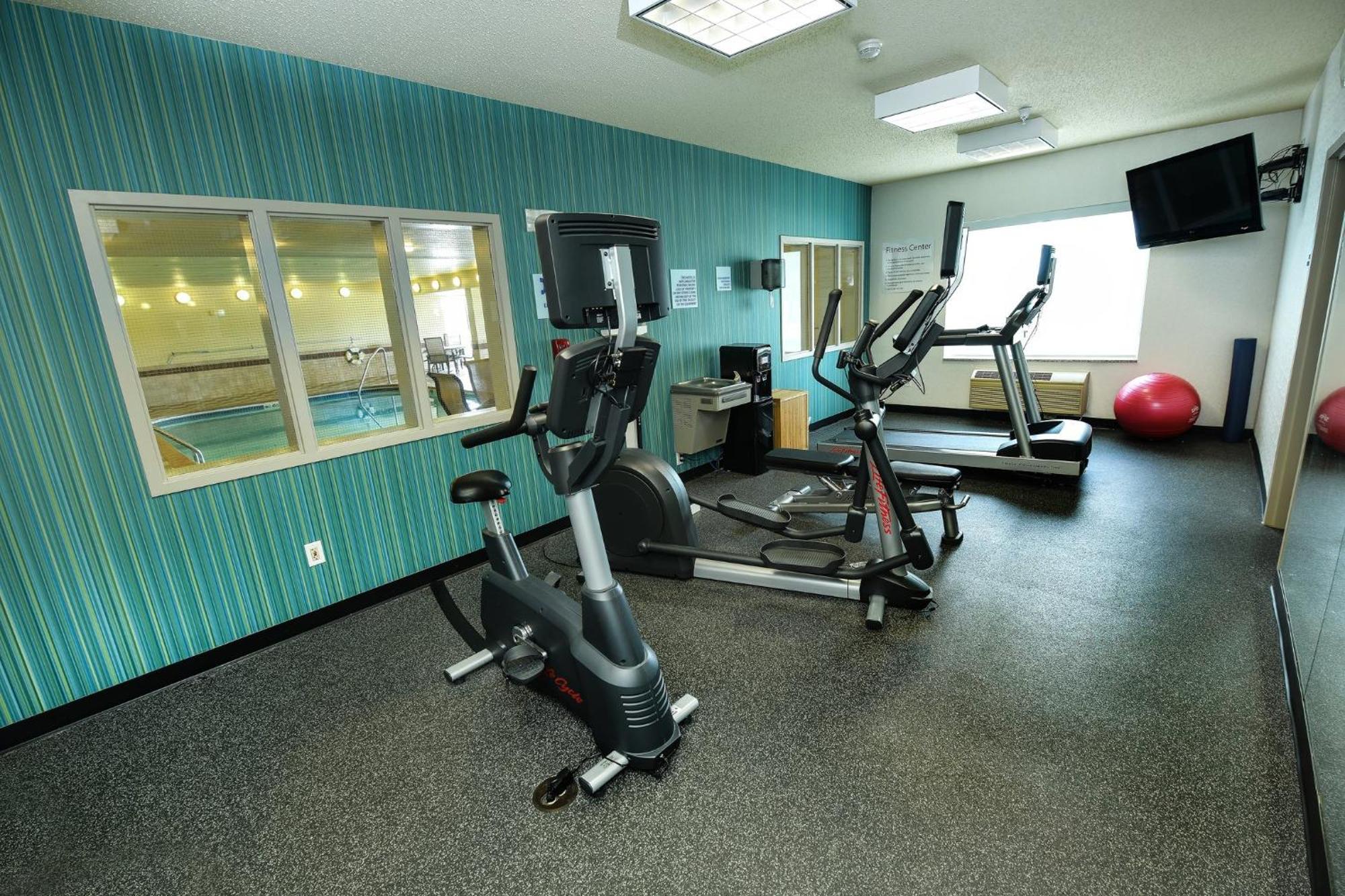 Holiday Inn Express Hotel & Suites Grand Forks By Ihg Eksteriør billede