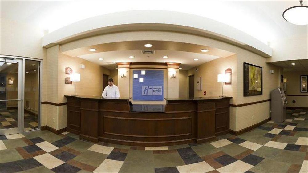 Holiday Inn Express Hotel & Suites Grand Forks By Ihg Eksteriør billede