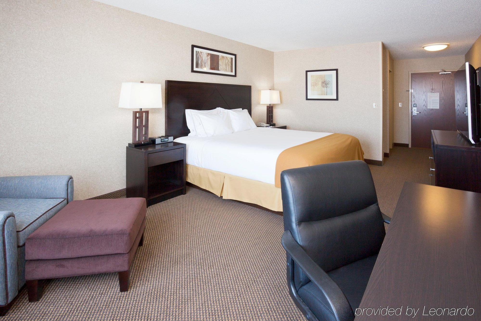 Holiday Inn Express Hotel & Suites Grand Forks By Ihg Eksteriør billede