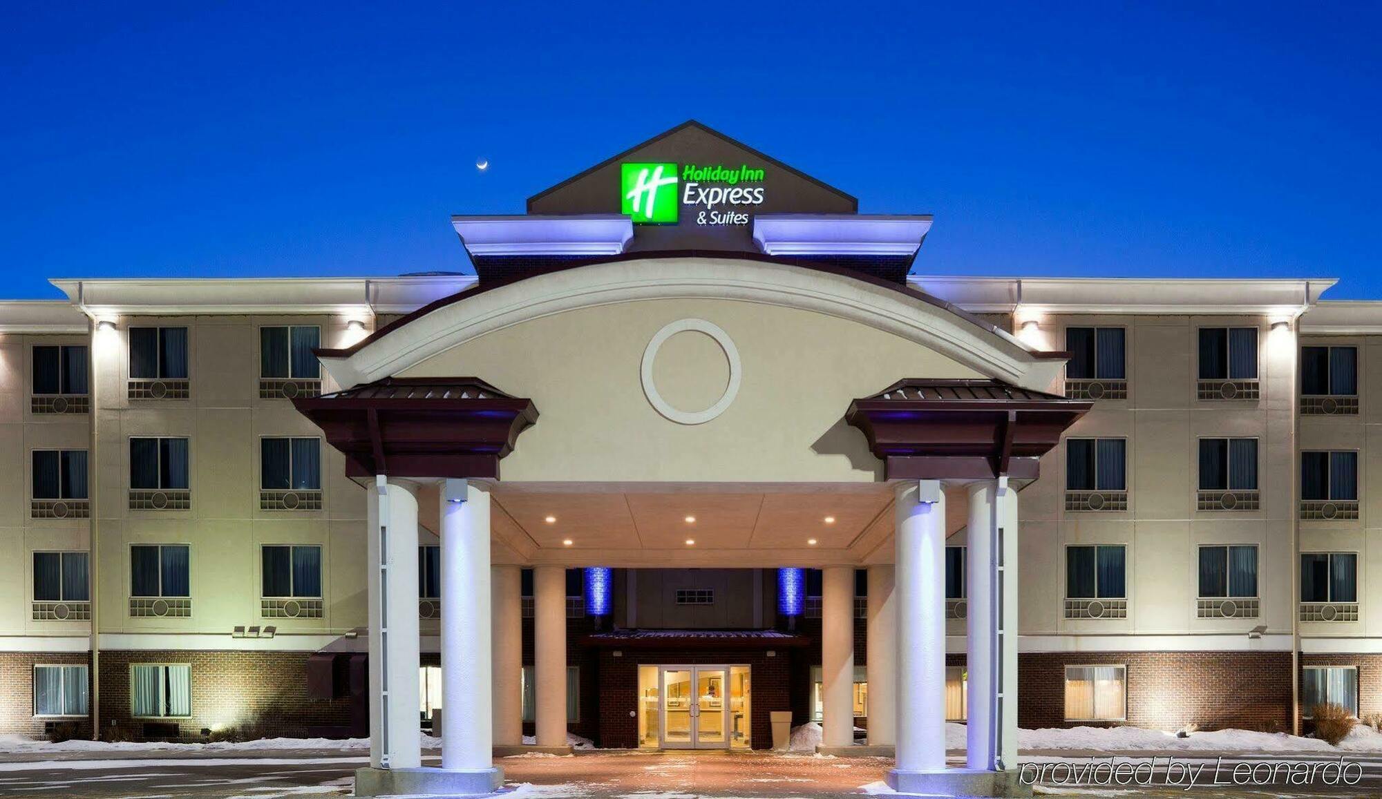 Holiday Inn Express Hotel & Suites Grand Forks By Ihg Eksteriør billede