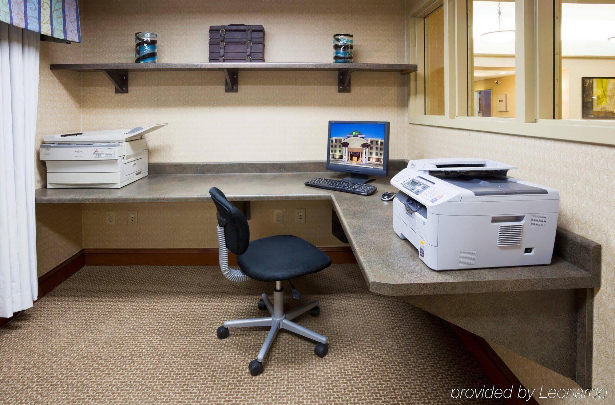 Holiday Inn Express Hotel & Suites Grand Forks By Ihg Eksteriør billede